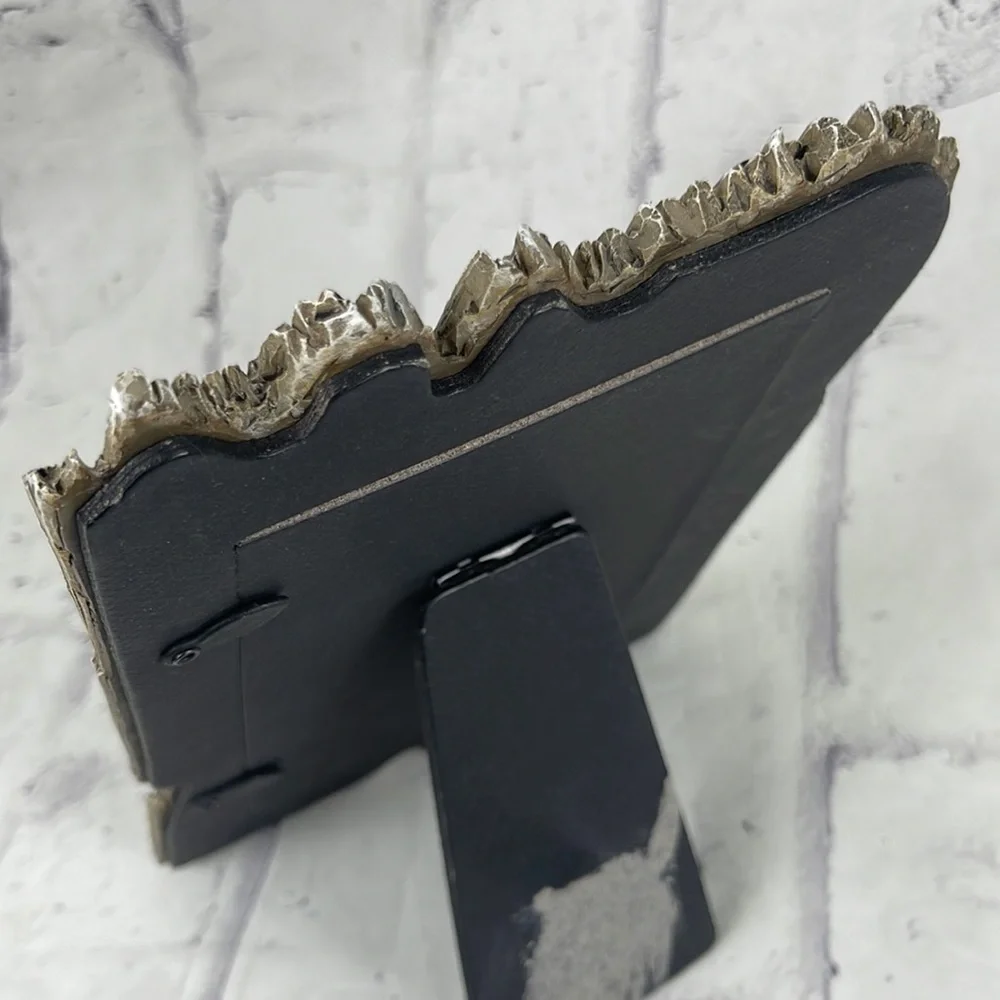 Rustic Horseshoe Picture Frame Barbed Wire Resin and Metal Back Stand Western
